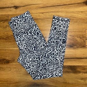 Black and white leopard balance leggings